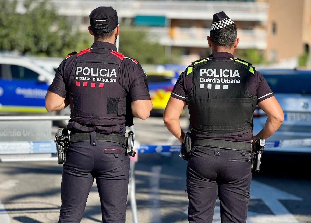 Agentes de los Mossos dEsquadra y de la Guàrdia Urbana de Tarragona.
