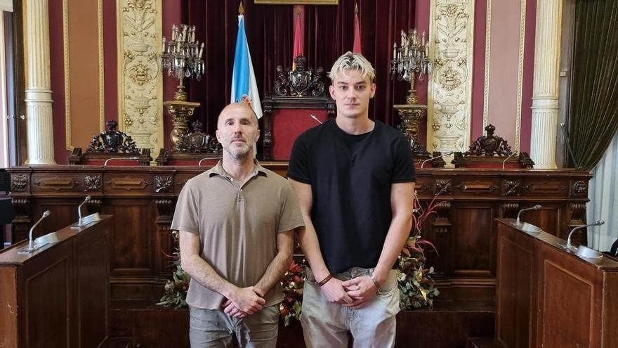 Miguel Álvarez, el joven que evitó que una mujer se tirase al vacío en Ourense: «Fui corriendo y la agarré»