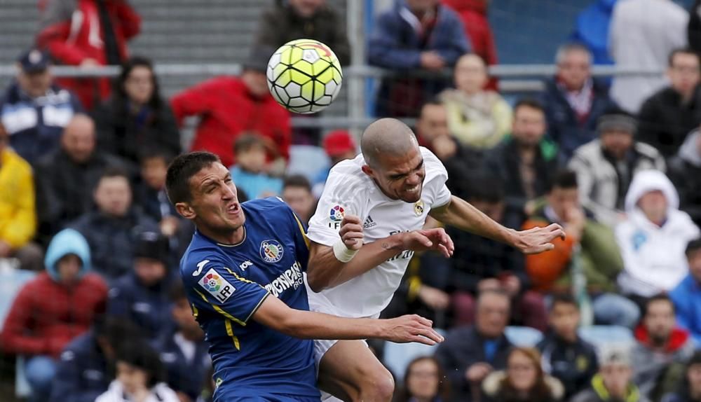 Imágenes del partido entre Getafe y Real Madrid en el Coliseum.