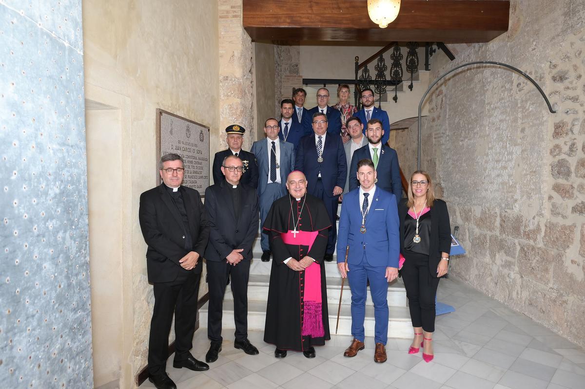 Autoridades eclesiásticas y municipales en la fiesta de la Coronación de la Virgen de Albaida.