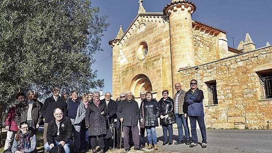 Los vecinos y vecinas de Son Negre se reÃºnen cada domingo para preparar los actos con los que este aÃ±o celebrarÃ¡n Sant Antoni.