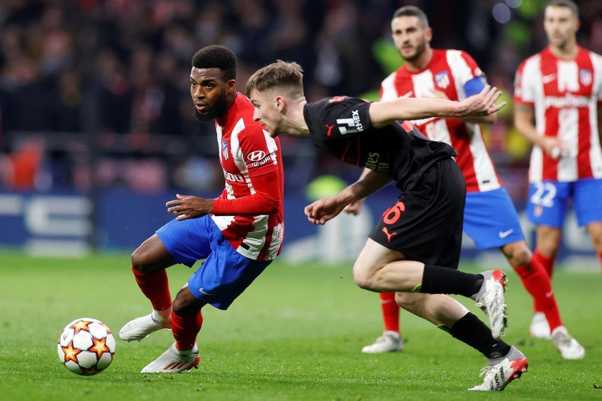 Lemar, en una acción del Atlético - Milan.