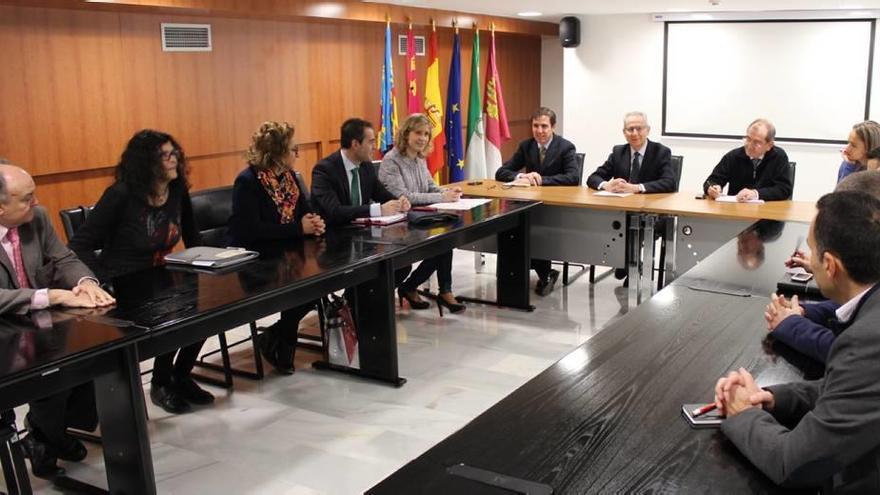 Miguel Ángel Ródenas reunido con los alcaldes de varios municipios de la Región.