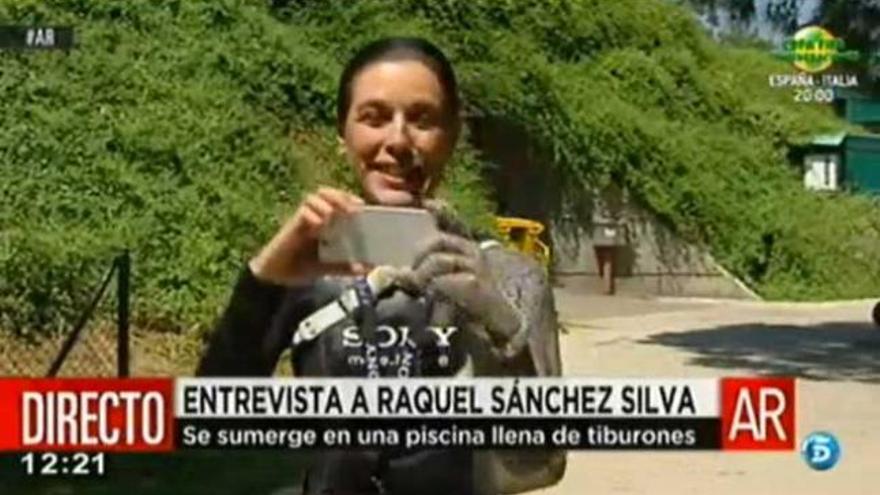 Raquel Sánchez Silva durante la entrevista con Ana Rosa Quintana.