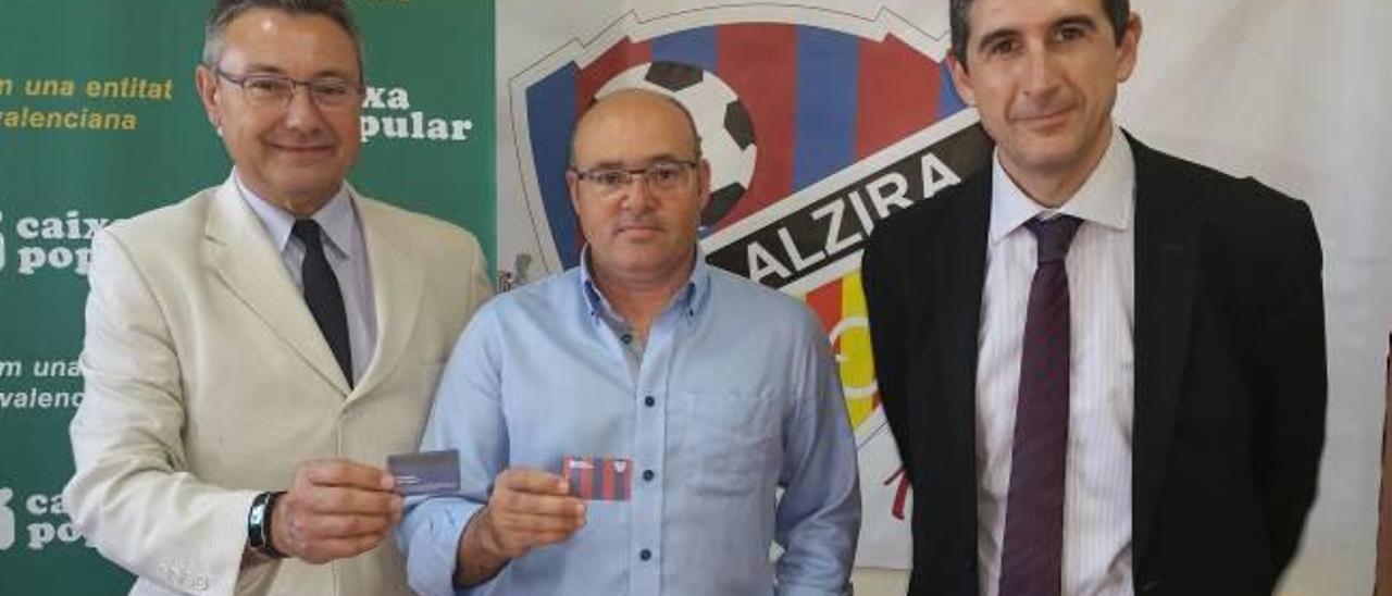 Presentación de la nueva tarjeta «UD Alzira».