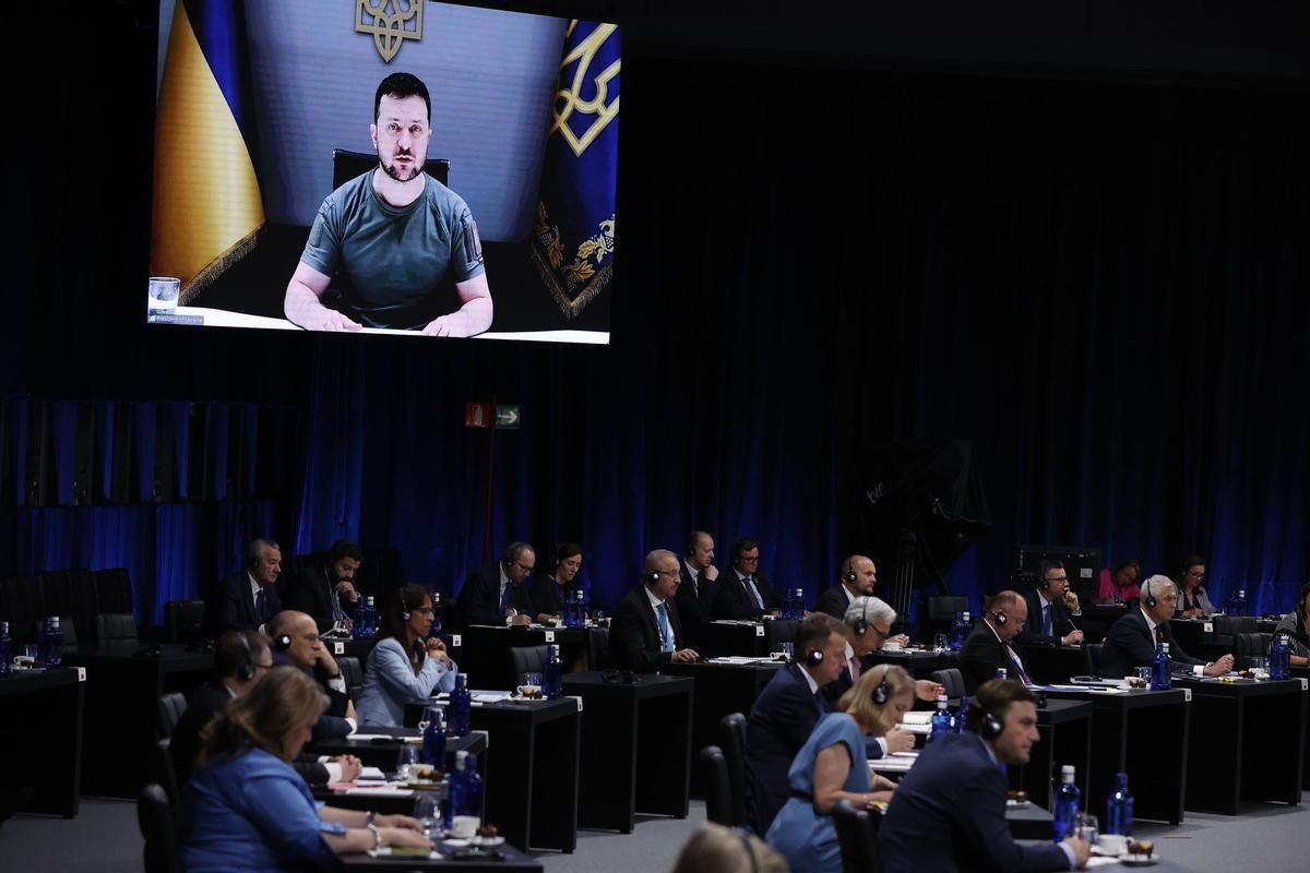 Zelenski interviene en la cumbre de la OTAN por videoconferencia.