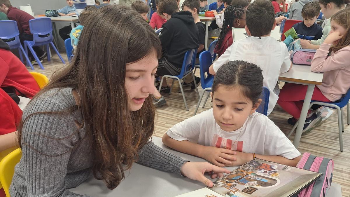 El Día del Libro marca la pauta en las aulas de Gijón (en imágenes)