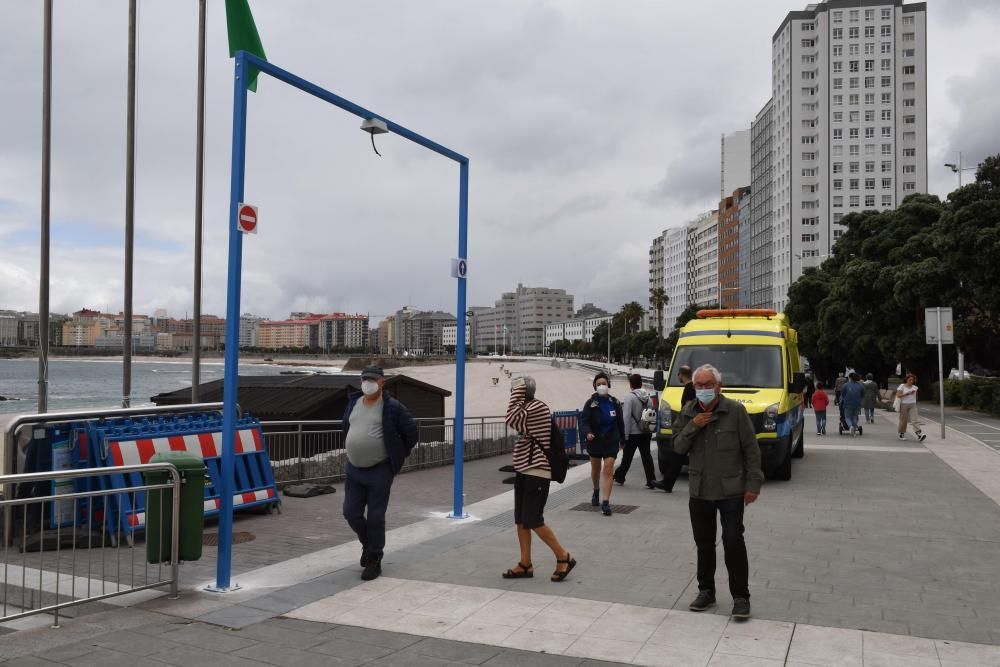 Arcos de control de aforo en playas de A Coruña