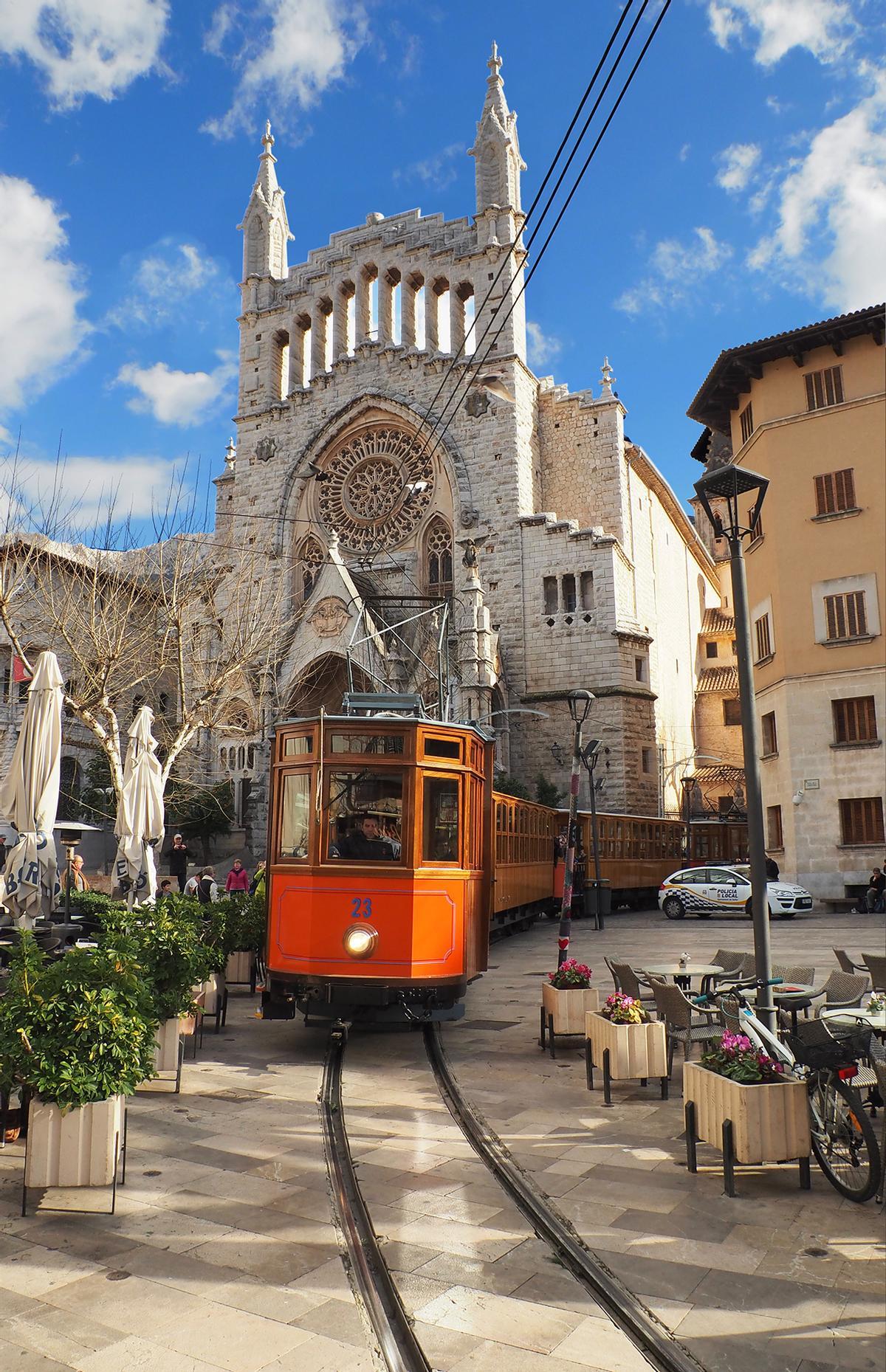 El tranvía histórico que conecta el pueblo con el Port de Sóller