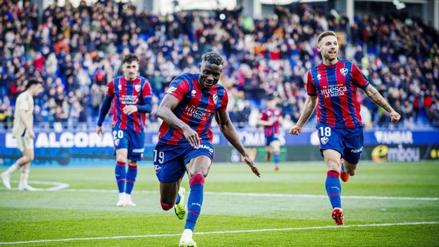 Resumen, goles y highlights del Huesca 3-1 Racing de Ferrol de la jornada 29 de LaLiga Hypermotion