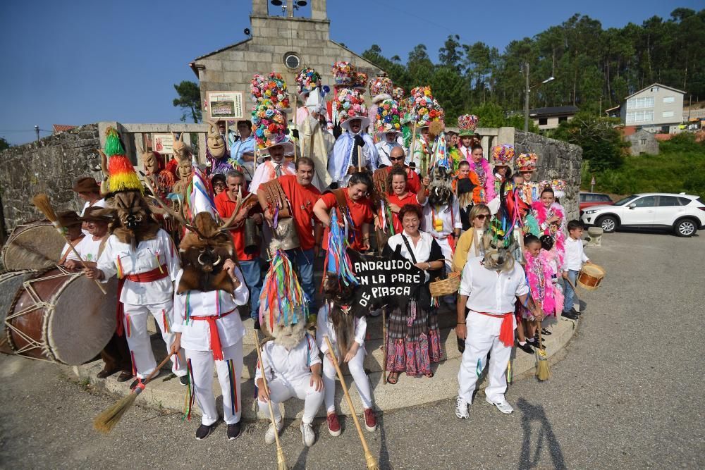 Los personajes de seis Carnavales tradicionales de la Península visitan este fin de semana Vilaboa, donde se celebra el primer Encontro de Entroidos de Galicia.