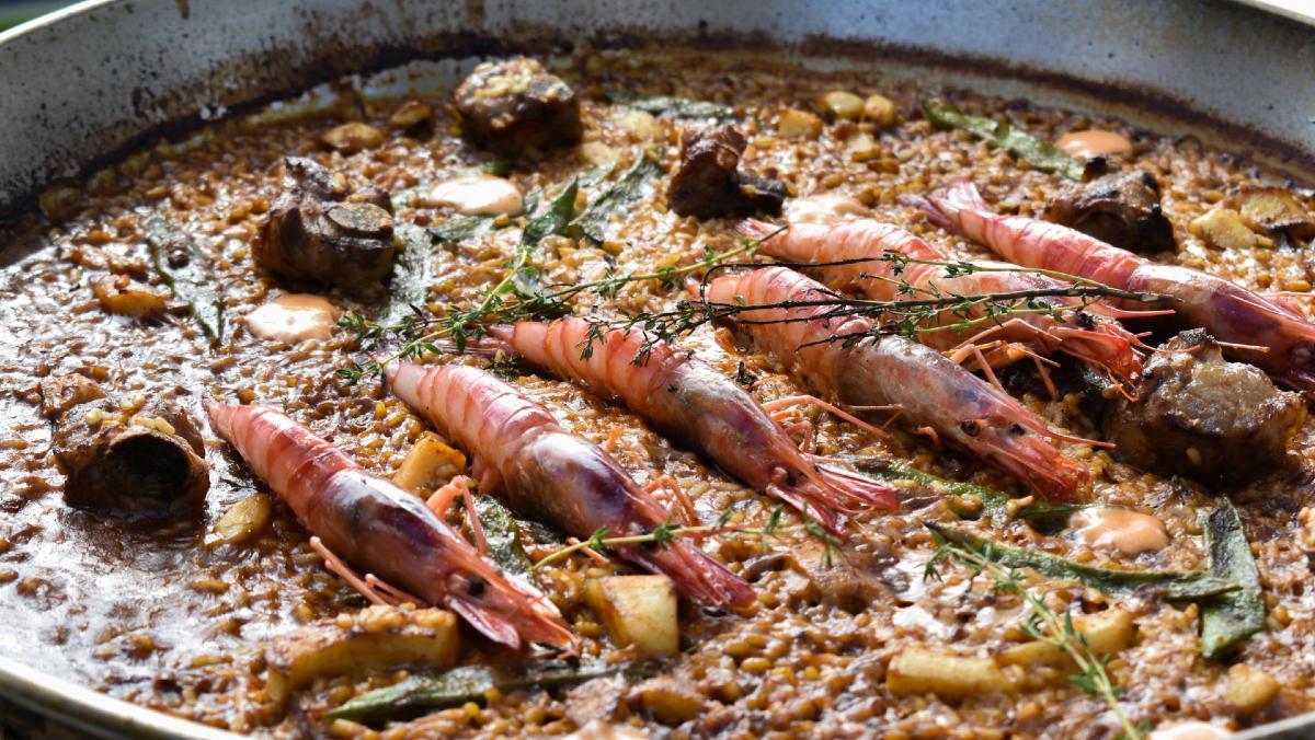 Arroz tradicional de Castelldefels, una muestra de la gastronomía local que forma parte de la identidad de la ciudad.