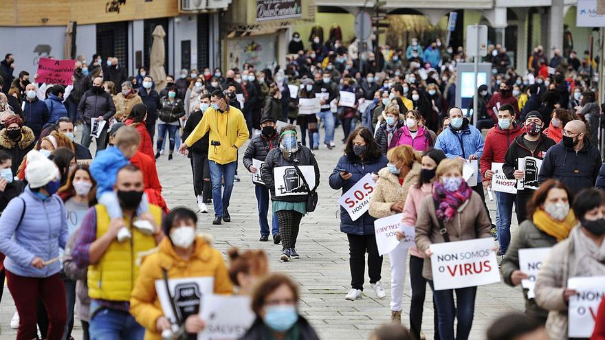 Más de un millar de personas salen a la calle para protestar por el ...