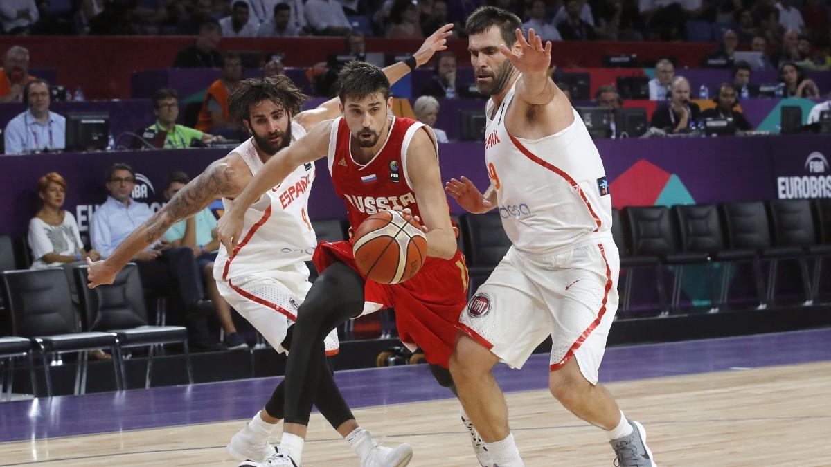 Ricky Rubio, junto a Fernando San Emeterio en la Selección