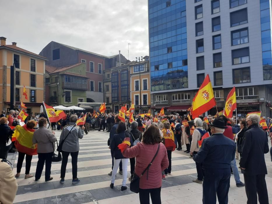 Concentración en Gijón por el 12 de octubre