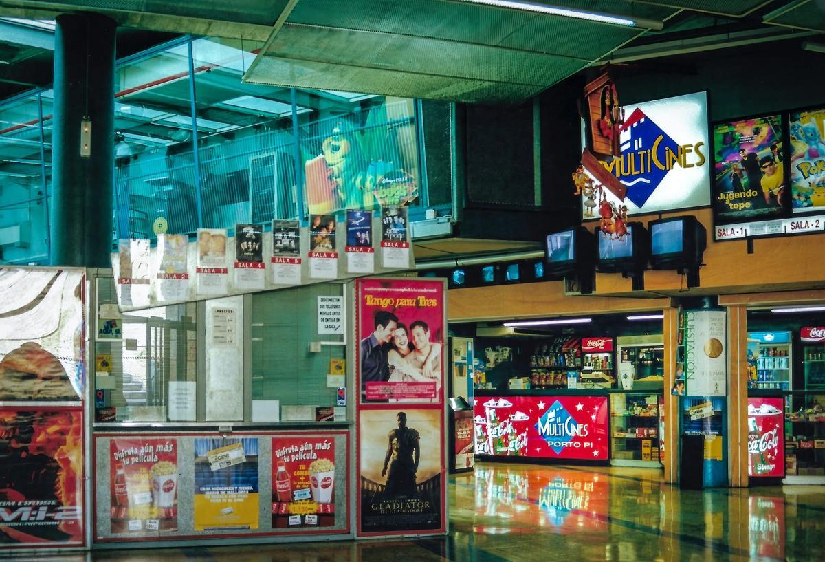 Taquilla del cine Porto Pi en el año 2000