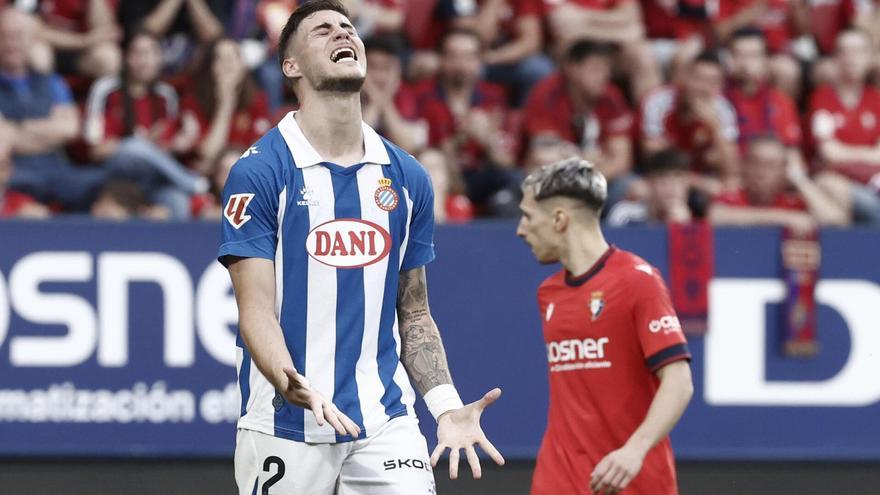 Roberto se lamenta tras fallar una ocasión ante Osasuna.