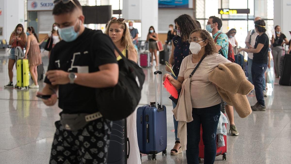 El aeropuerto de Málaga sumó ayer poco más de 60 vuelos de llegada y salida y con más presencia de vuelos internacionales que nacionales.