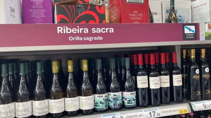 Una cadena de supermercados rebautiza la Ribeira Sacra: &quot;Orilla Sagrada&quot;