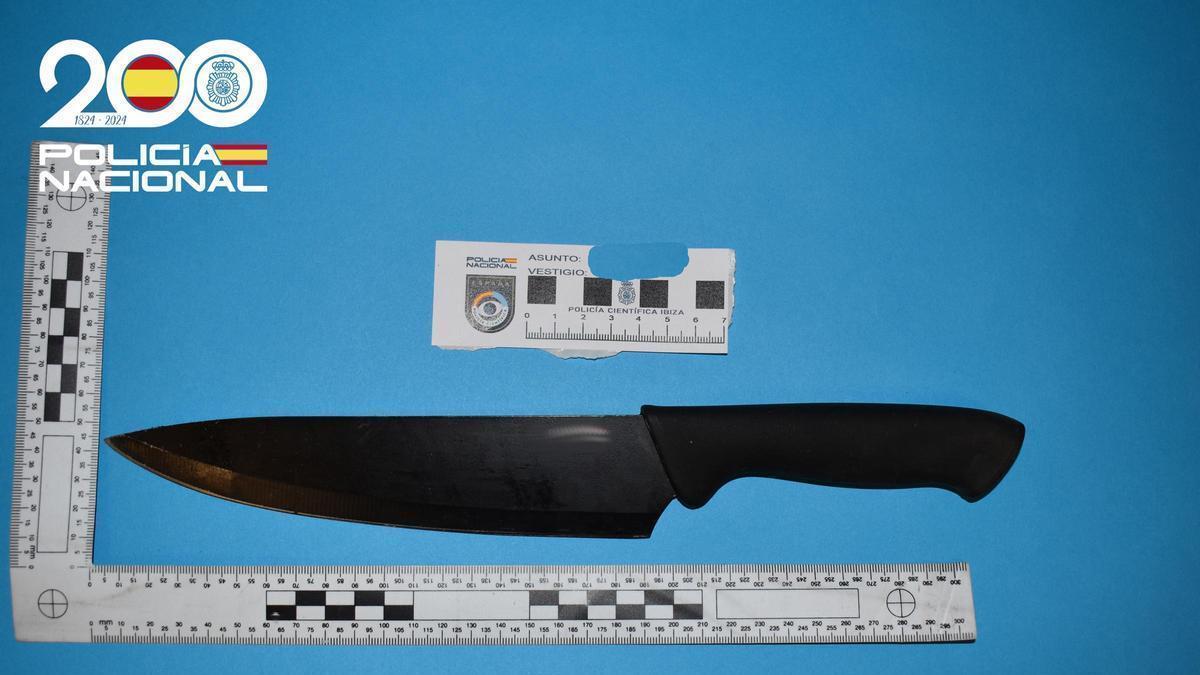 Cuchillo utilizado por el agresor.