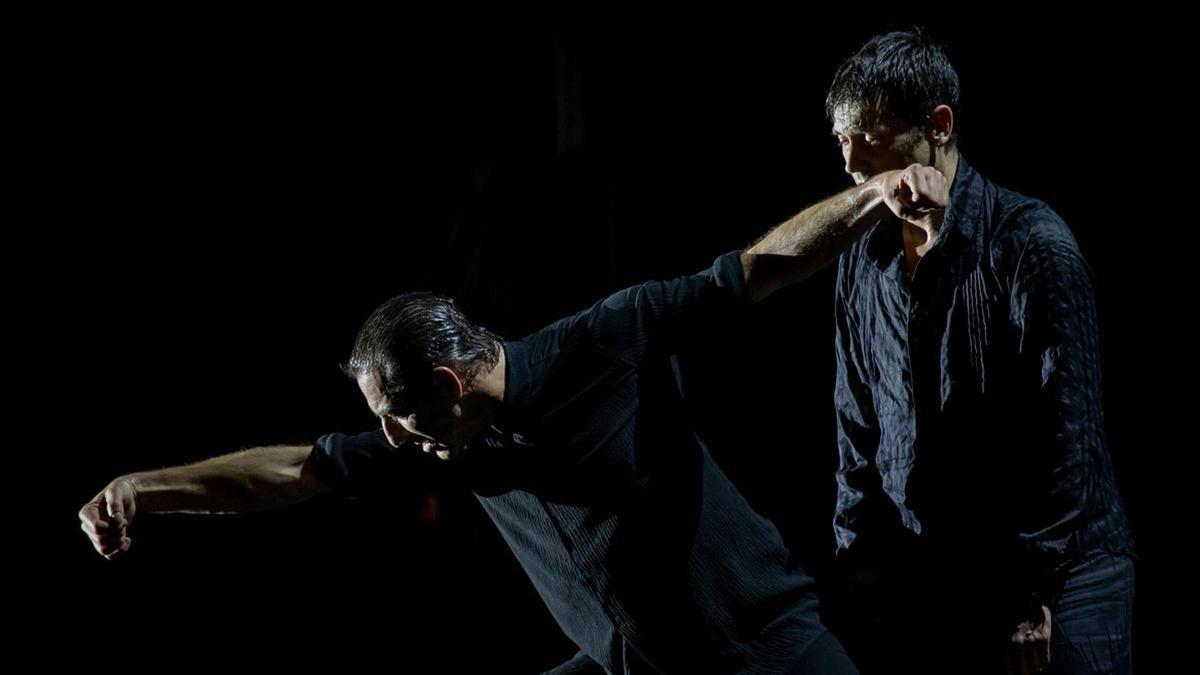 Andres Marín y Jon Maya protagonizan esta pieza que supone un diálogo a través de la danza, un encuentro.