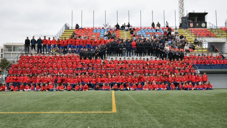 El conjunto de Sant Antoni presenta en su campo a los jugadores de todas las categorías en las que tiene representación. | SD PORTMANY