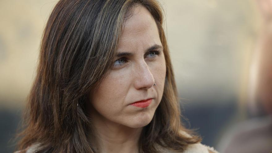 La secretaria general de Podemos, Ione Belarra, durante un acto de Podemos, en el espacio social y cultural Nau Bostik, a 9 de abril de 2025, en Barcelona, Cataluña (España).