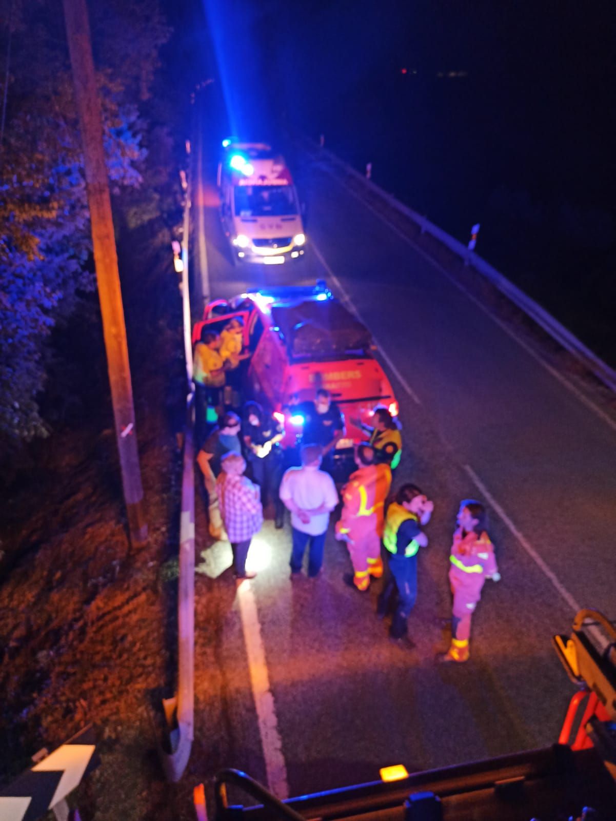 Rescatan a dos niñas tras perderse de noche en la partida de Bixquert