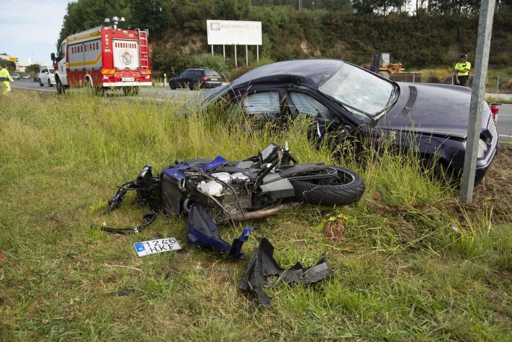 Un motorista fallece en un accidente en Guísamo