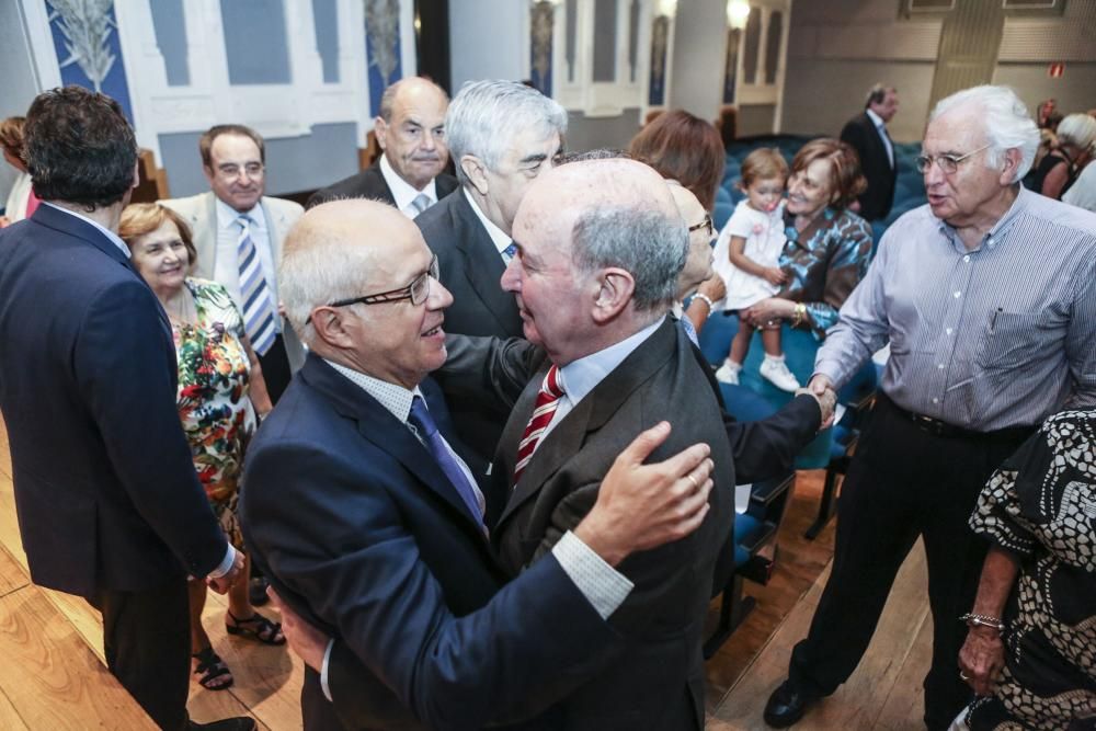 Entrega de los premios "Antiguo Alumno Distinguido" y "Campanil" 2016