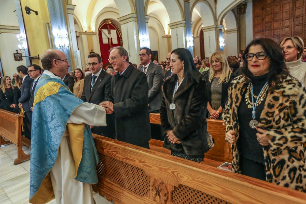 La Inmaculada Concepción protagoniza la tradicional procesión en Torrevieja.