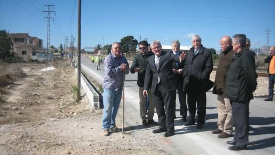 Una acera mejorará el acceso peatonal al colegio público Puig Jover de la Estación.