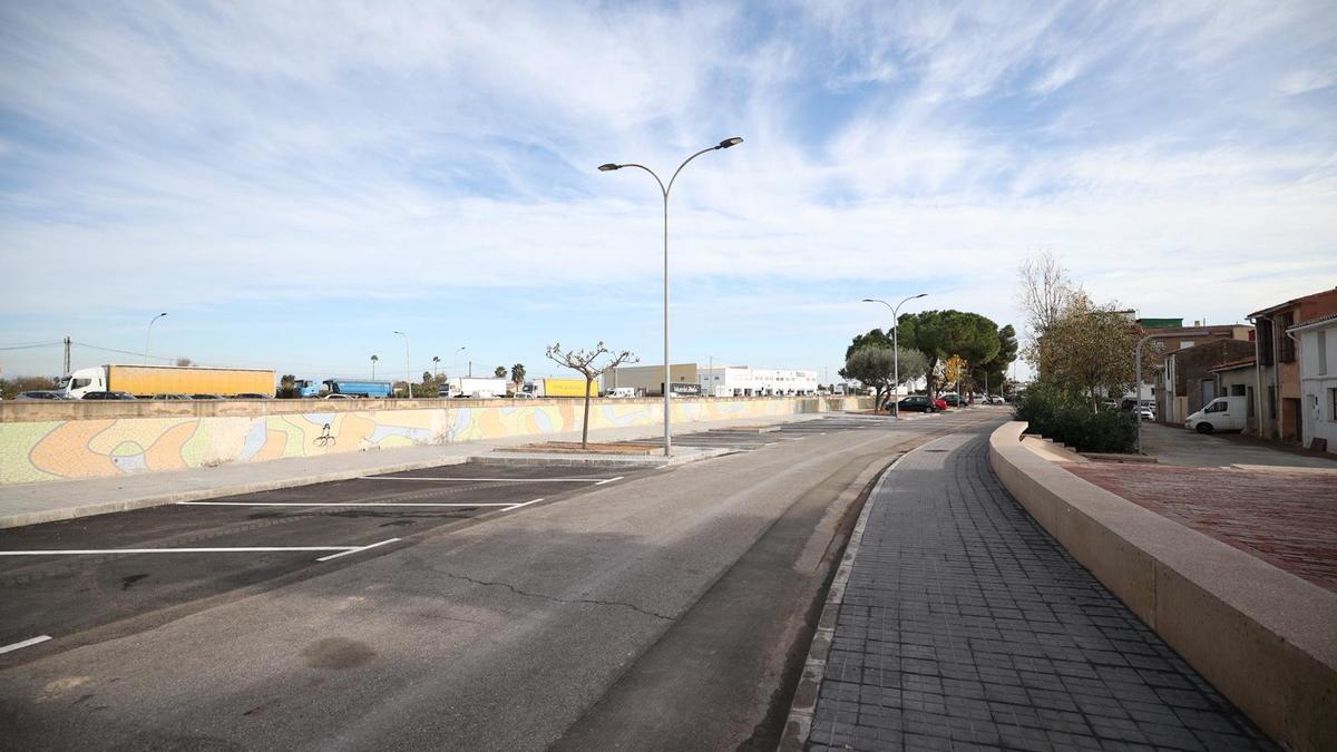 El Ayuntamiento de Burriana ha finalizado las obras de reparación y mejora del pavimento de las aceras en la Avenida Juan Bautista San Martín.