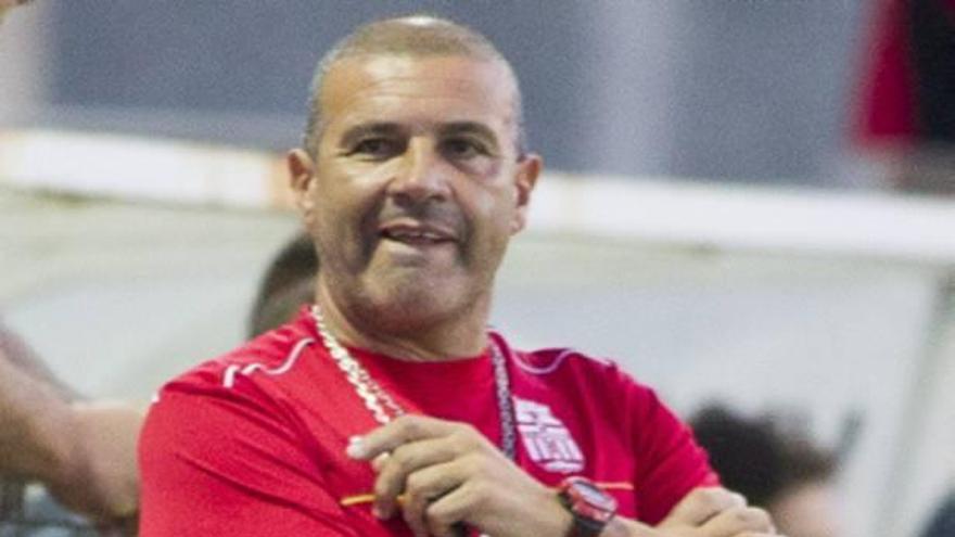 Inhabilitan por tres meses al entrenador del FC Cartagena
