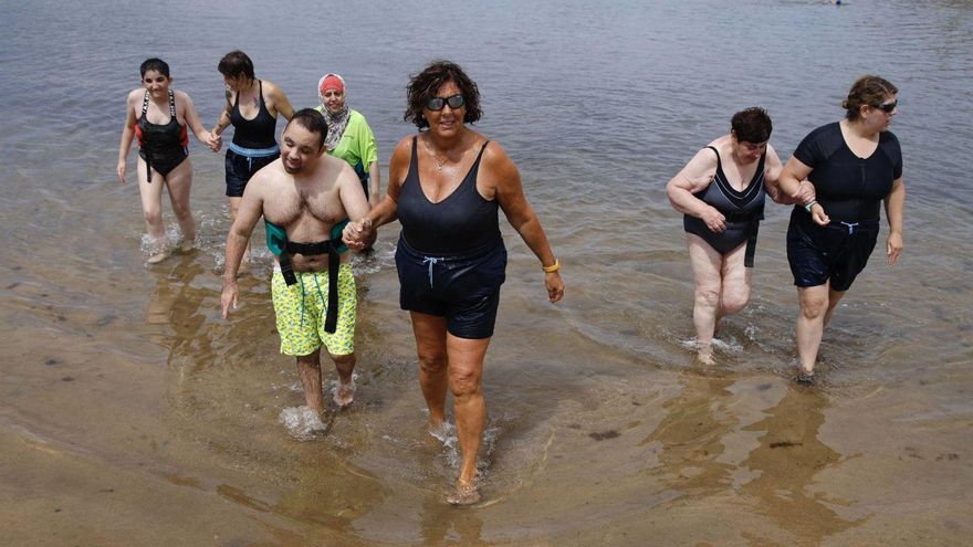 Ola de mejoras en la playa de Poniente de Gijón para un baño sin trabas: &quot;Hemos avanzado mucho&quot;