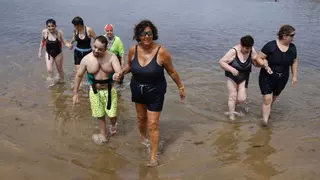 Ola de mejoras en la playa de Poniente de Gijón para un baño sin trabas: "Hemos avanzado mucho"
