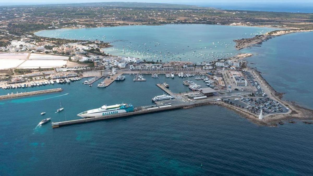 Una imagen del puerto de La Savina en Formentera.