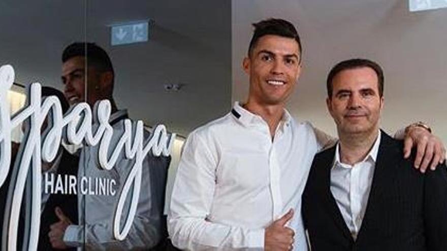 Cristiano Ronaldo presenta su nueva clínica capilar en España.