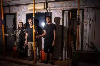 Hasta 12 puntales en pisos de 42 m2: tres desalojos avivan el temor a la aluminosis en el Besòs