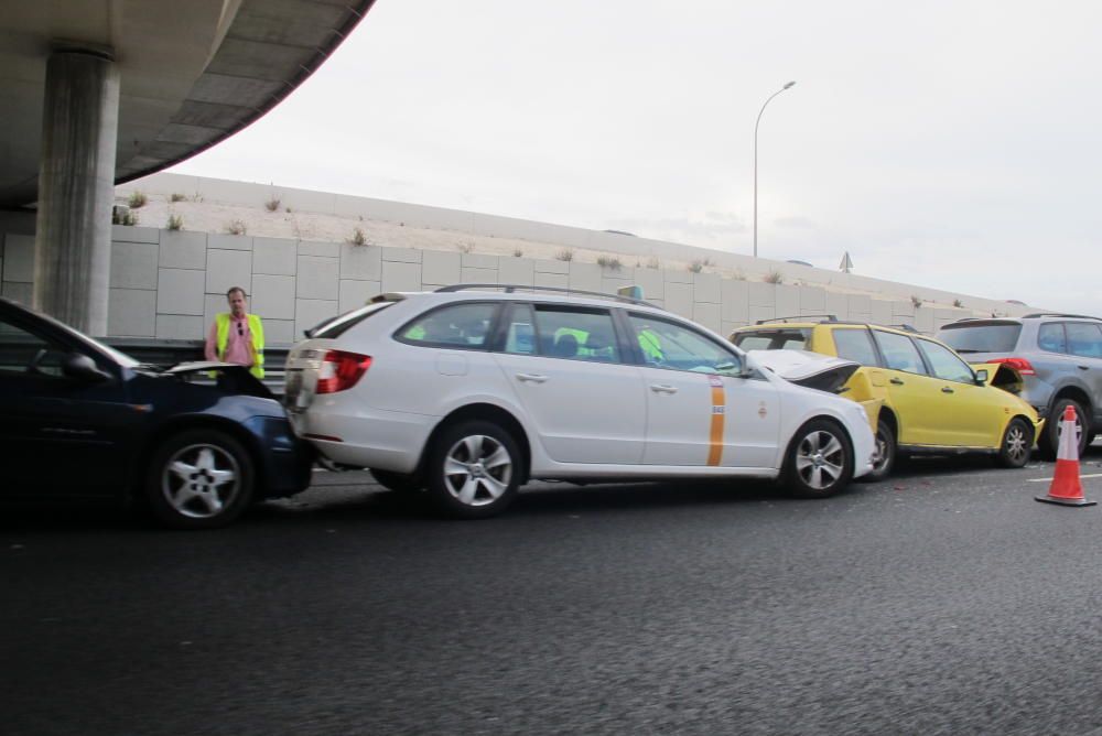 Caos de tráfico en la autopista de Llucmajor por un choque múltiple