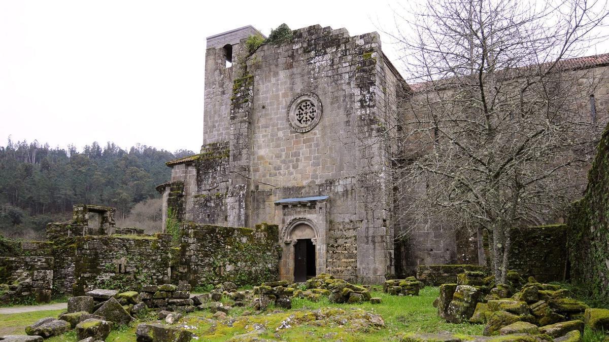 Exteriores del mosteiro de Carboeiro, en Silleda.