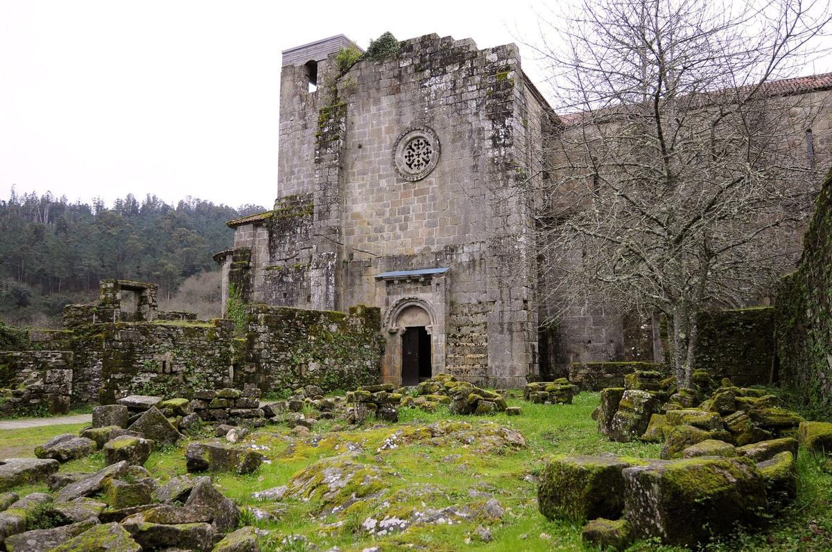 REPORTAJE ESTADO MALEZA Y PLACAS SENDA BOTANICA Y ENTORNO DEL MONASTERIO MOSTEIRO DE CARBOEIRO SILLEDA