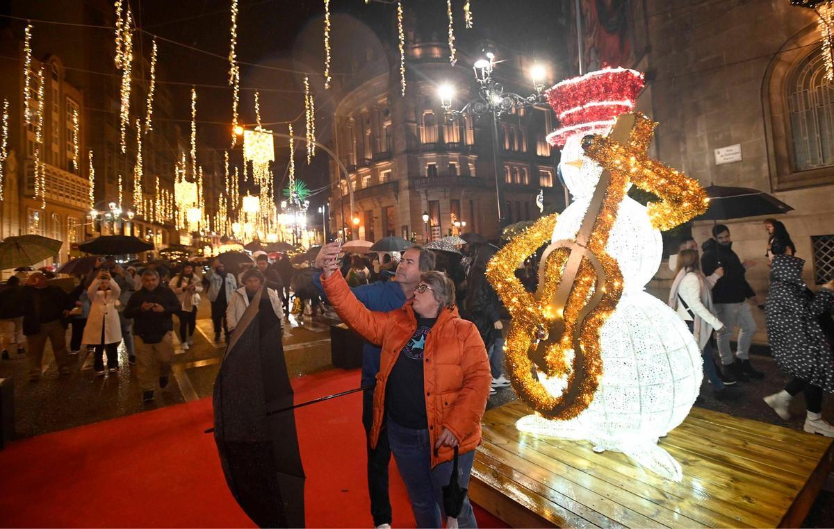 Vigo enciende la Navidad más grande de su historia ante miles de personas