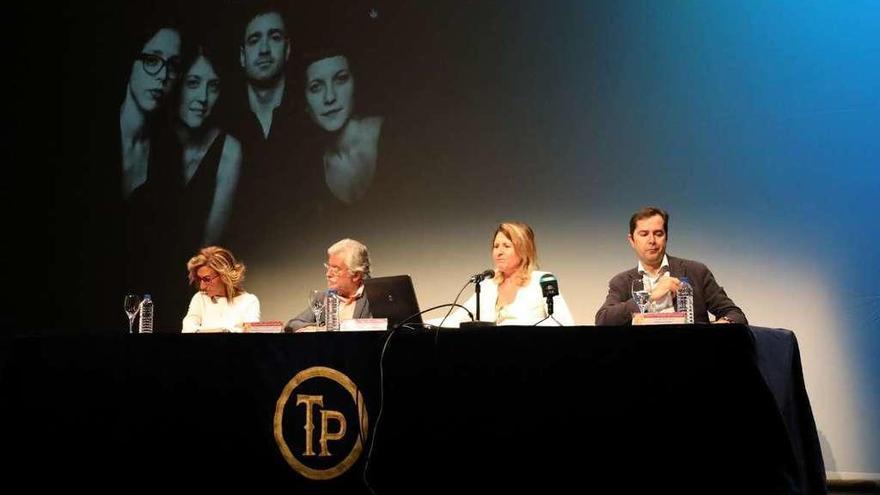 Presentación del programa sobre el escenario del Teatro Principal de Ourense, ayer. // Jesús Regal