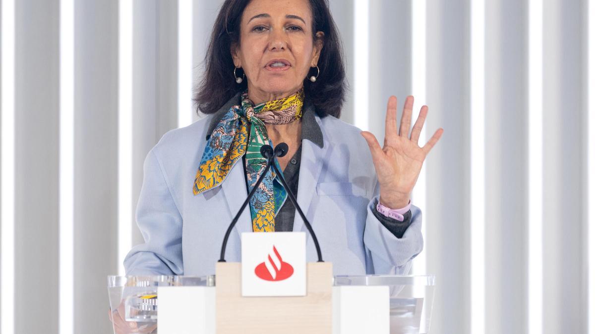 Archivo - La presidenta del Banco Santander, Ana Botín, a 31 de enero de 2024, en Boadilla del Monte, Madrid (España).