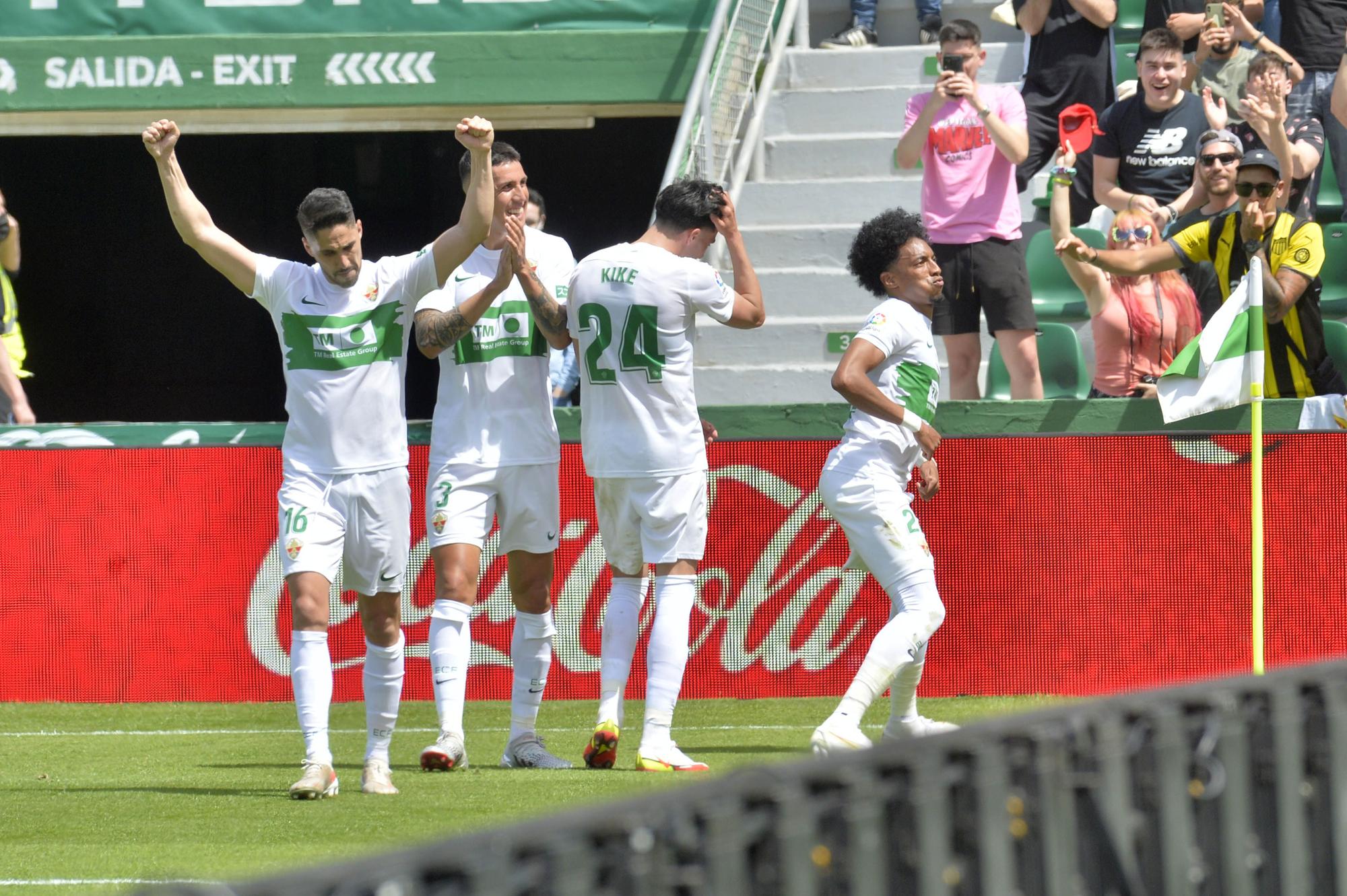 El Elche abraza la permanencia (3-0)