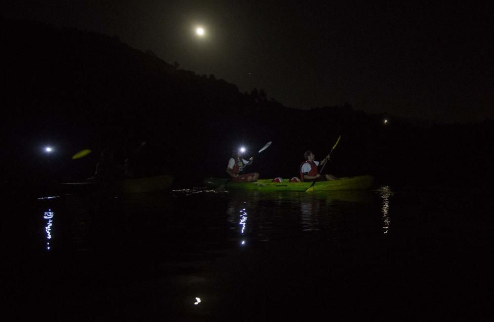 Recorrido fluvial nocturno en el Occidente surcando las aguas del río Navia y el Polea