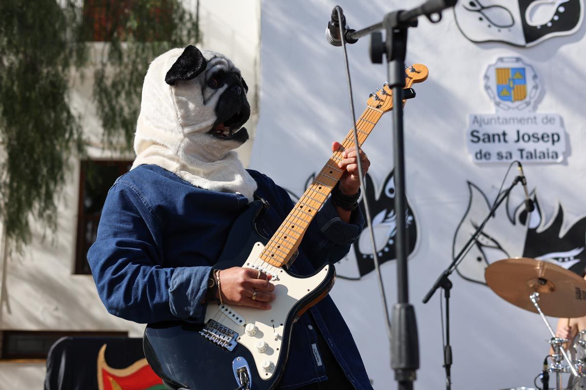 Todas las imágenes de la rúa de carnaval de Sant Josep