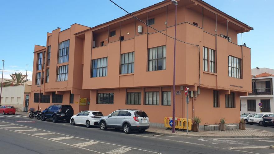 Imagen del edificio de la Casa del Mar de Puerto del Rosario. La Hospedería se ubica enla última planta. . | | LP/DLP