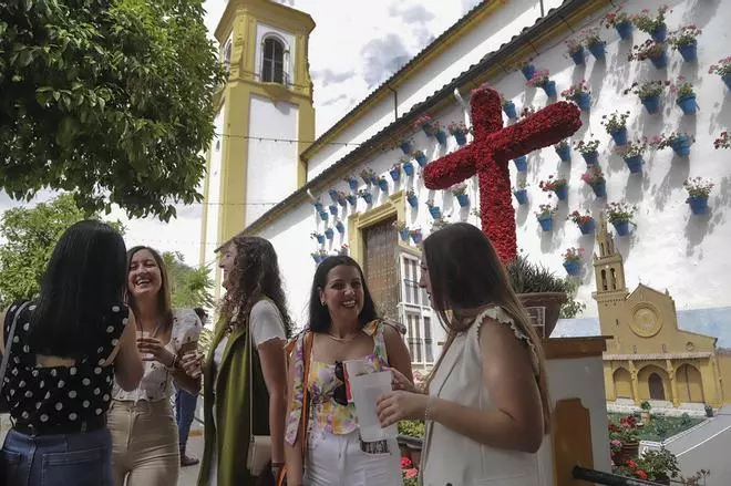 La AAVV Nuevo Cañero ganadora del concurso de cruces de mayo en zonas modernas